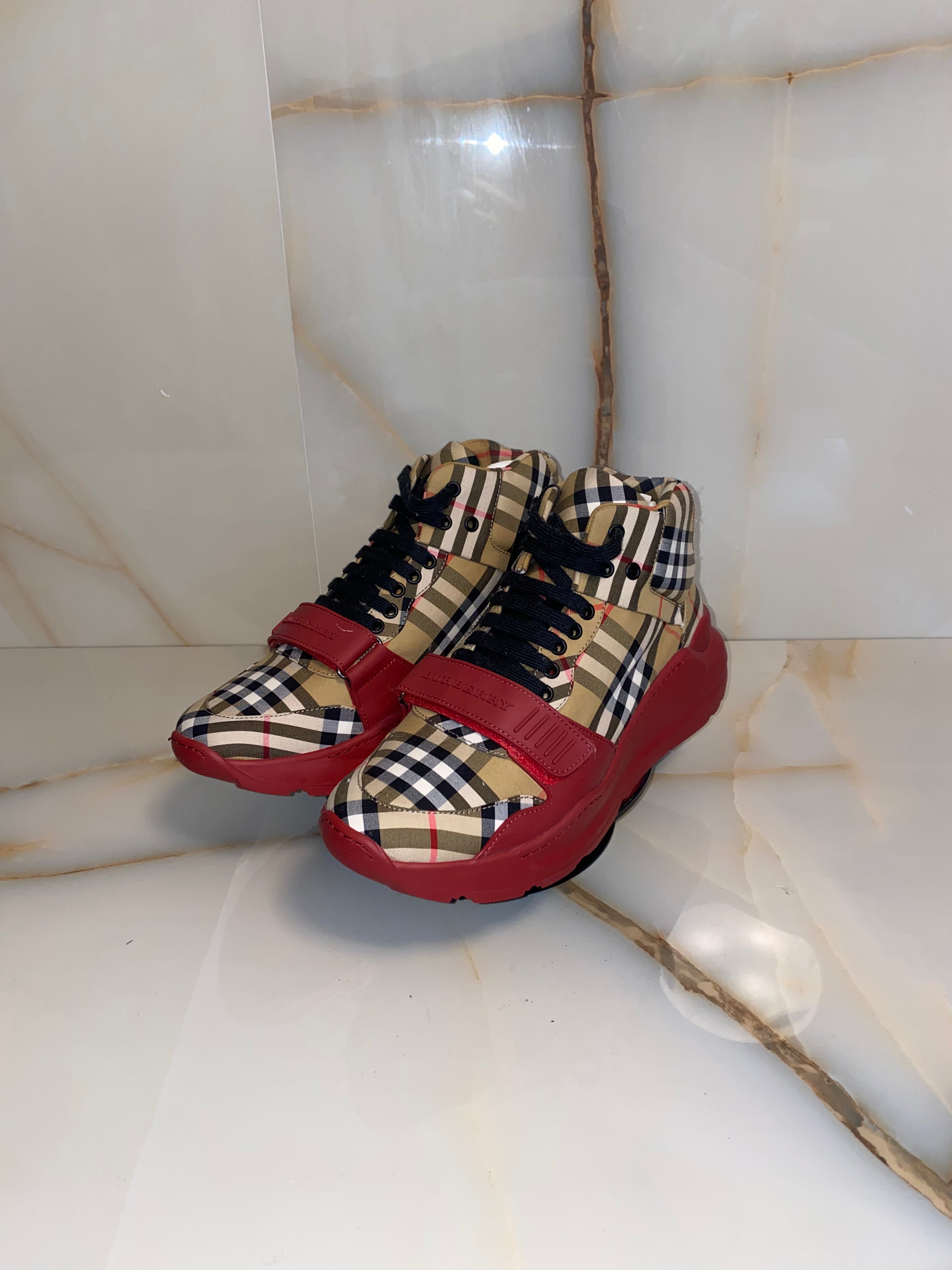 TR4111 - Burberry Trainers