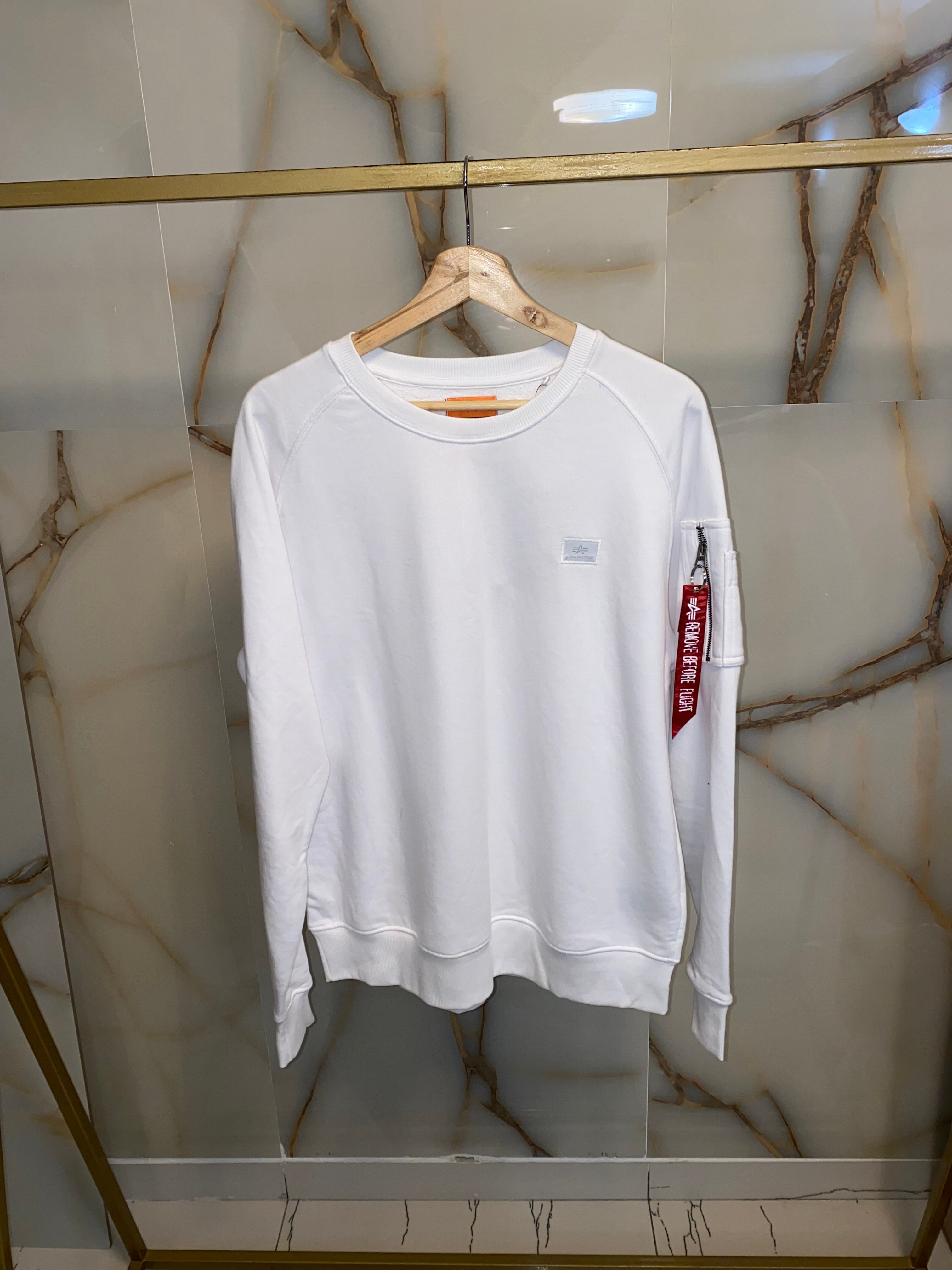 TR2597 - Alpha Industries White Sweatshirt